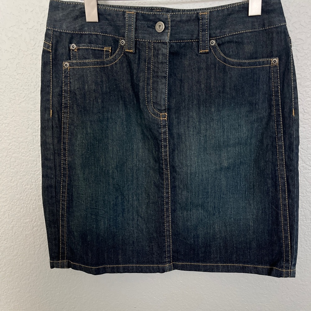 EUC: Ann Taylor denim skirt: size 4